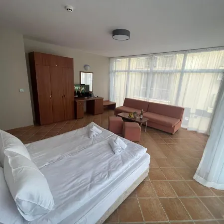 Eco Palace 3* פרימורסקו