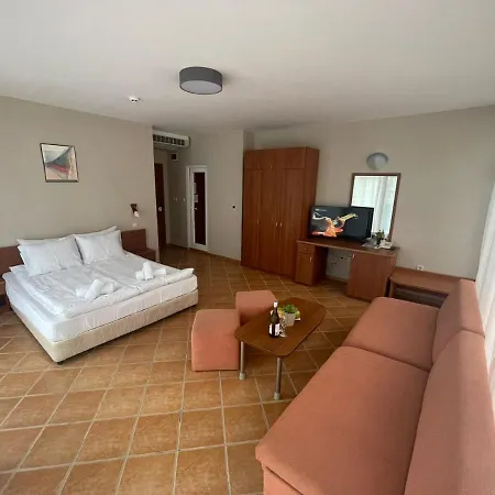 Eco Palace מלון פרימורסקו